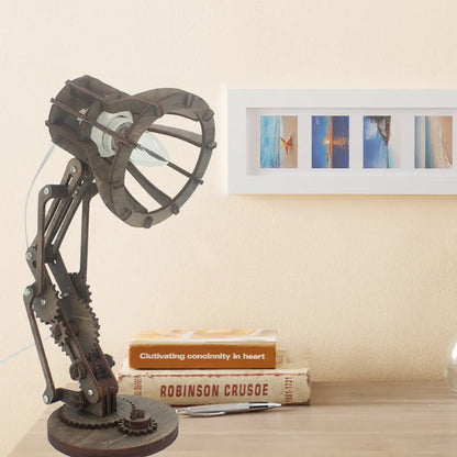 Lámpara de mesa antigua de madera con pantalla cónica - Una luz para estudio