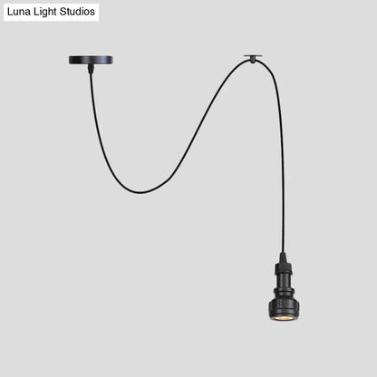 مصباح معلق على شكل أنبوب مياه معدني أسود عتيق للردهة - تصميم رأسي