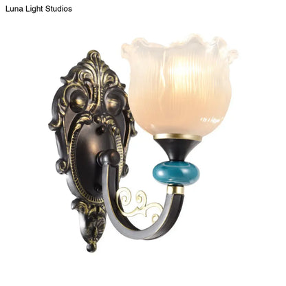 Aplique de pared floral de cristal opalino negro envejecido con diseño acanalado - Lámpara de pared