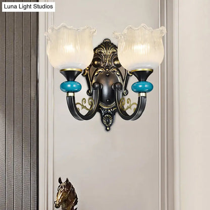 Aplique de pared floral de cristal opalino negro envejecido con diseño acanalado - Lámpara de pared