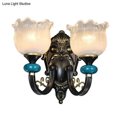 Aplique de pared floral de cristal opalino negro envejecido con diseño acanalado - Lámpara de pared