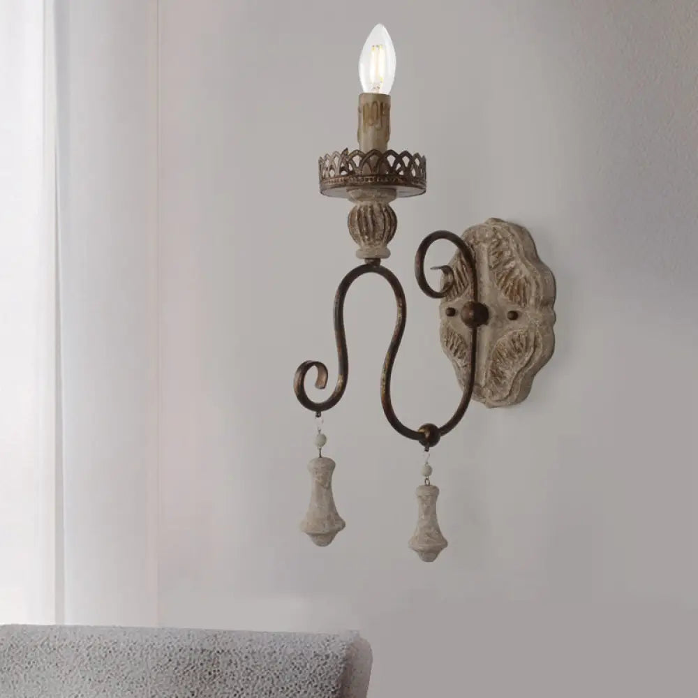 Lámpara de pared estilo vela en bronce envejecido: perfecta para la iluminación del dormitorio