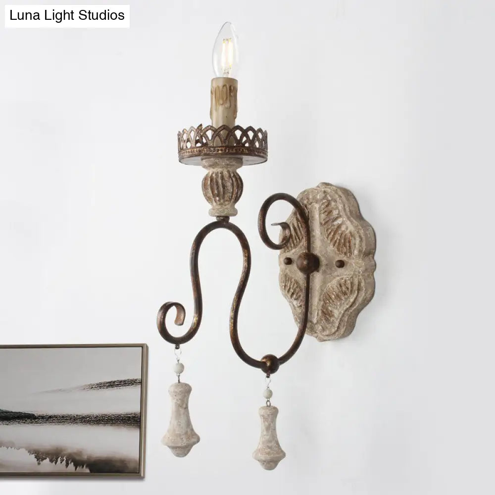 Lámpara de pared estilo vela en bronce envejecido: perfecta para la iluminación del dormitorio