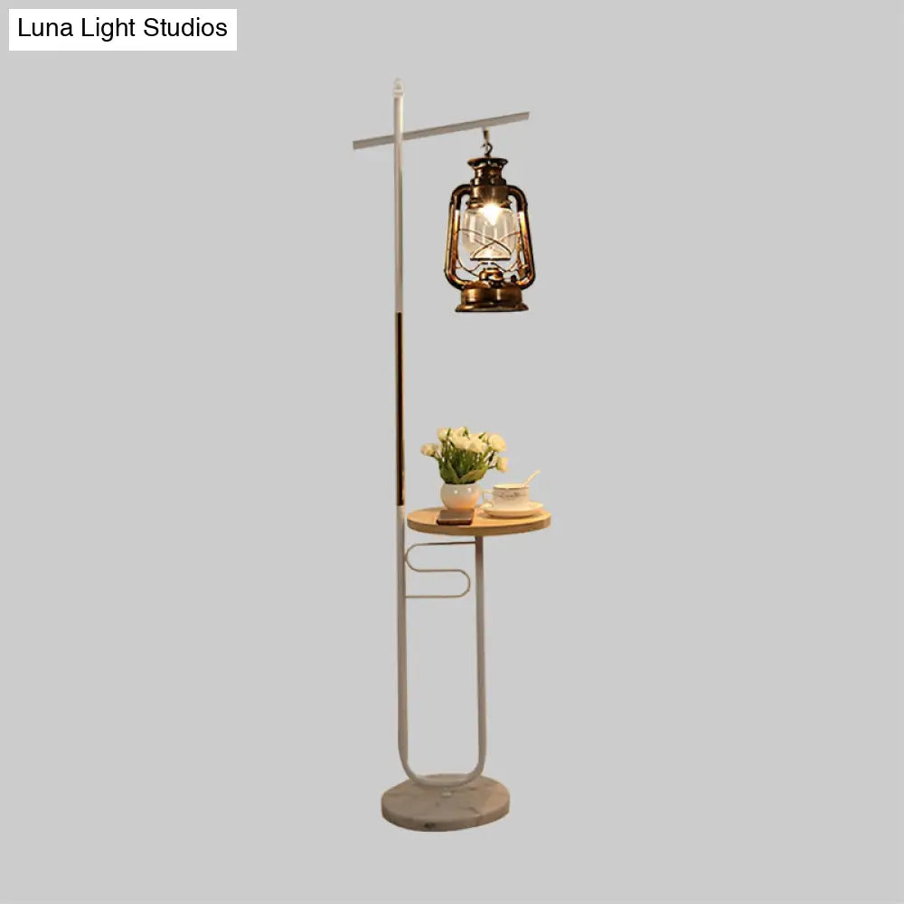 Lámpara de queroseno de cristal transparente envejecido: elegante lámpara de pie LED para salón en blanco y negro.