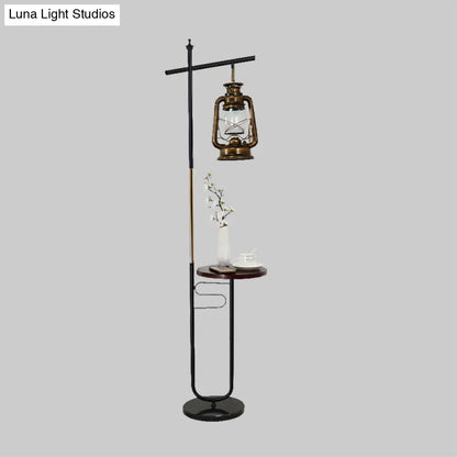 Lámpara de queroseno de cristal transparente envejecido: elegante lámpara de pie LED para salón en blanco y negro.