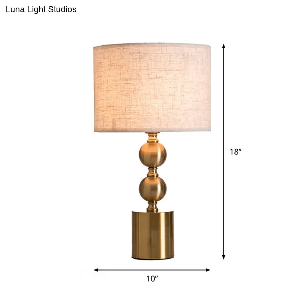 مصباح طاولة ليلي بقاعدة من القرع الذهبي العتيق