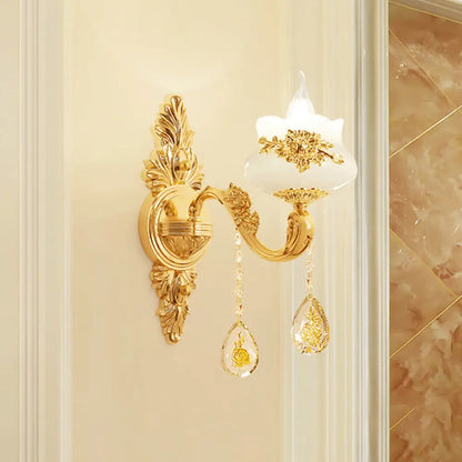 Aplique de pared con acabado dorado de imitación jade envejecido y colgante de cristal - Lámpara de pared para salón