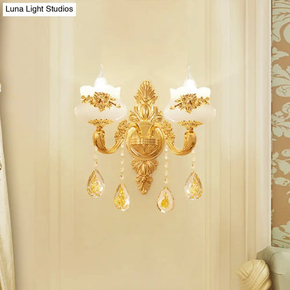 Aplique de pared con acabado dorado de imitación jade envejecido y colgante de cristal - Lámpara de pared para salón