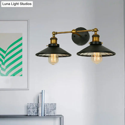 شمعدان عتيق من الحديد والنحاس برأسين متسعة وحامل حائط