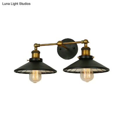 شمعدان عتيق من الحديد والنحاس برأسين متسعة وحامل حائط