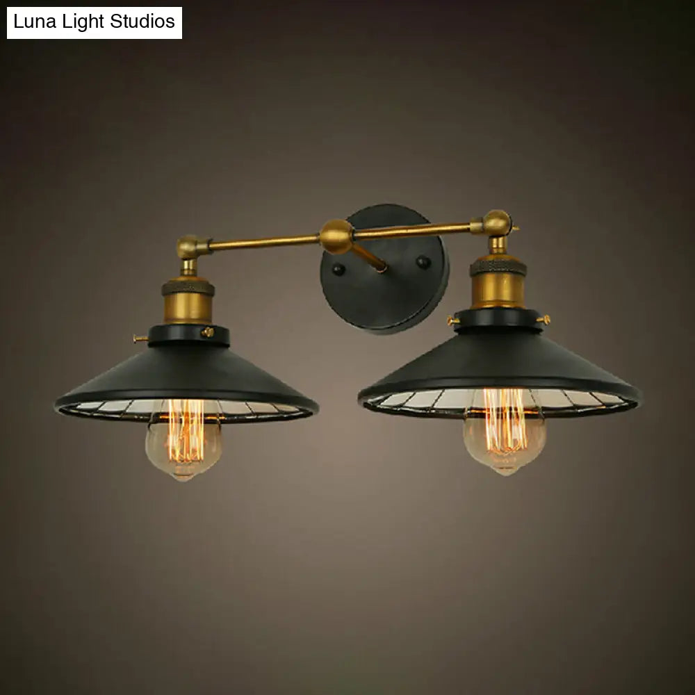 شمعدان عتيق من الحديد والنحاس برأسين متسعة وحامل حائط