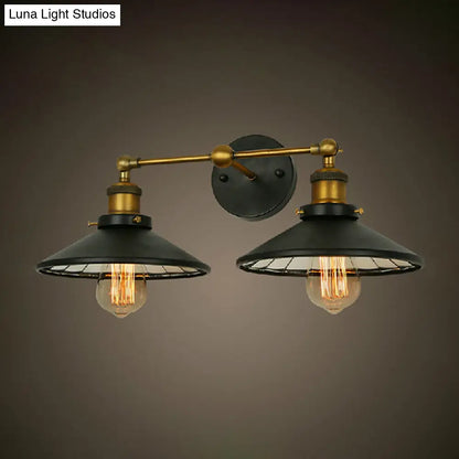 شمعدان عتيق من الحديد والنحاس برأسين متسعة وحامل حائط