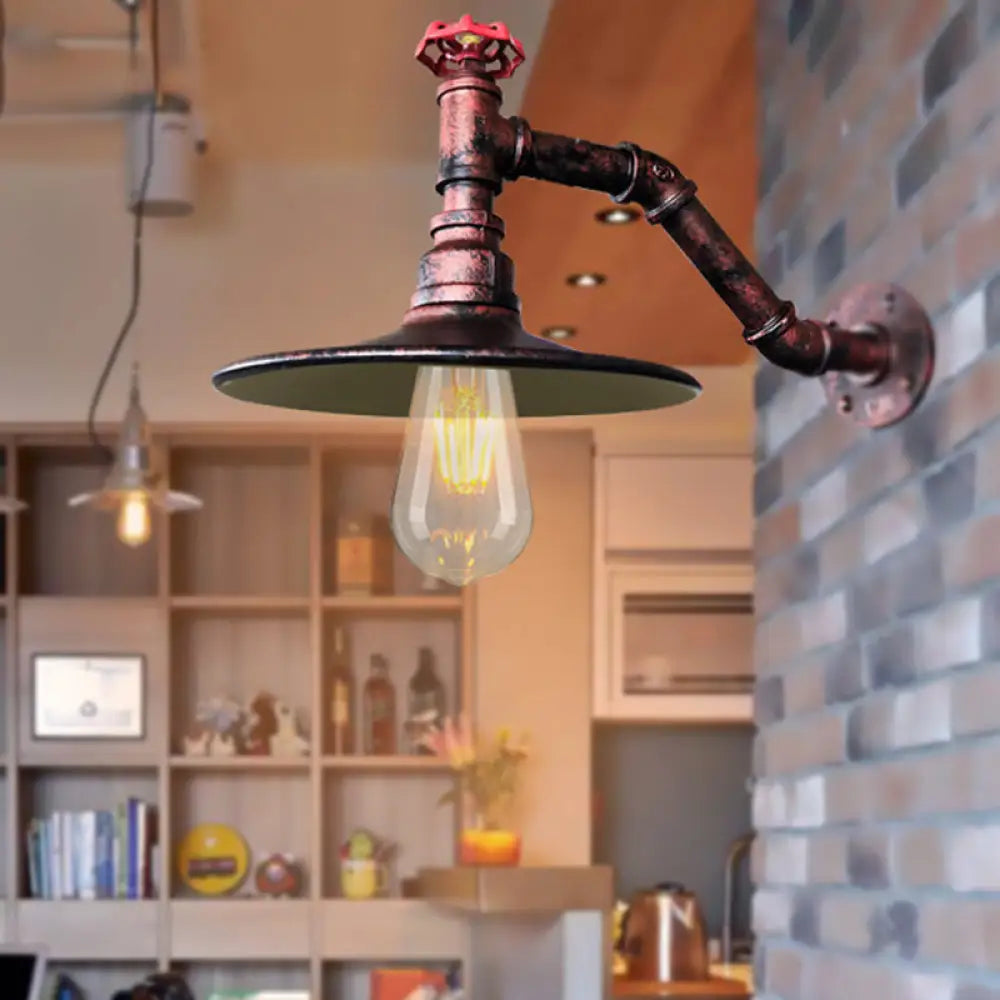 Aplique de pared de hierro envejecido: Lámpara plana para salón, un solo cabezal, acabado negro/cobre con válvula decorativa.