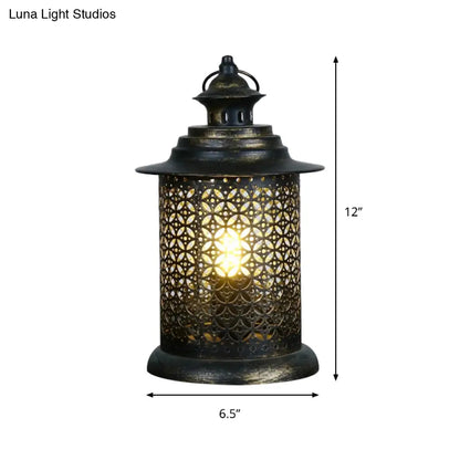 Lámpara de mesa de noche tipo candelabro de metal envejecido en color negro - 1 cabezal, 5"/6.5" de ancho