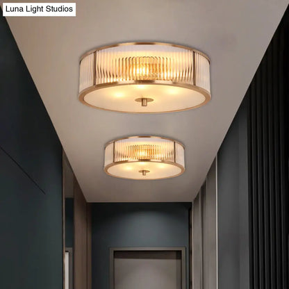 DecorBites™ Lámpara de techo empotrada de latón con 3 cabezales y diseño de tambor acanalado en vidrio opalino envejecido para dormitorios 