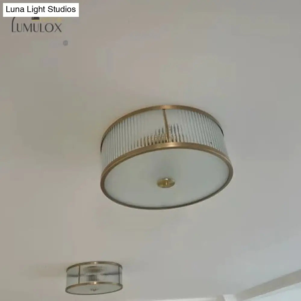 DecorBites™ Lámpara de techo empotrada de latón con 3 cabezales y diseño de tambor acanalado en vidrio opalino envejecido para dormitorios 