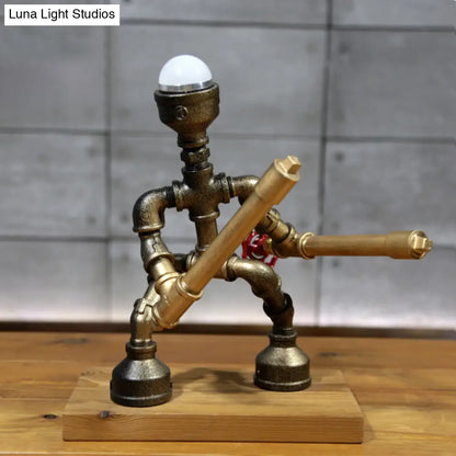 مصباح طاولة حديدي عتيق من طراز Warrior مصنوع من النحاس مع صمام مياه - إضاءة طاولة جانبية