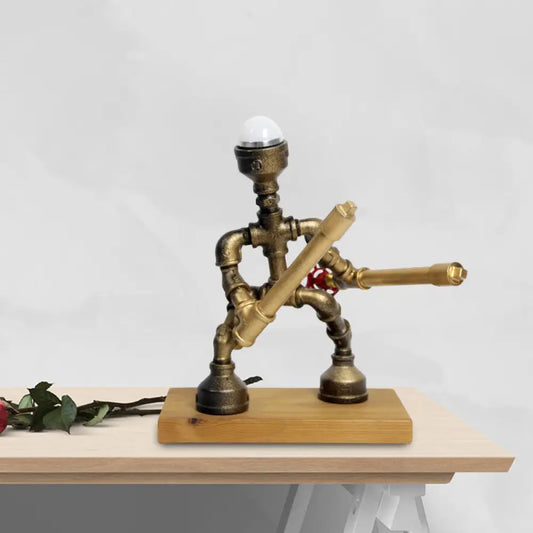 مصباح طاولة حديدي عتيق من طراز Warrior مصنوع من النحاس مع صمام مياه - إضاءة طاولة جانبية
