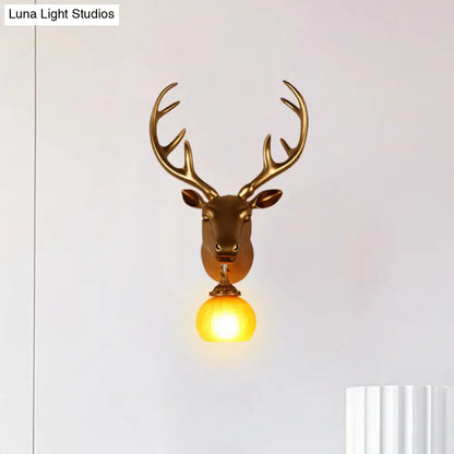 مصباح حائط ريفي مع غطاء زجاجي باللون الكهرماني - مصباح حائط ريفي مع غطاء زجاجي باللون الكهرماني