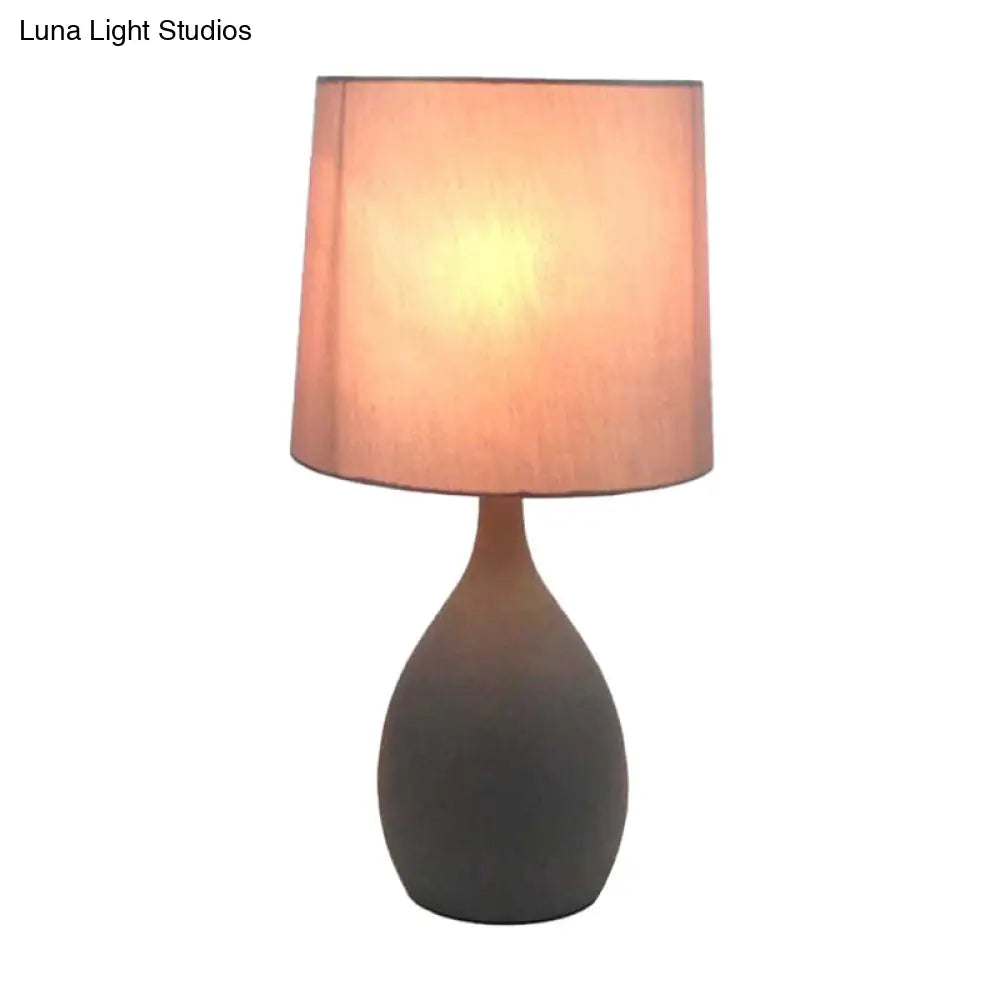 أريانا - مصباح ليلي معدني على شكل دمعة، مصباح طاولة رمادي بسيط مع غطاء أسطواني من القماش