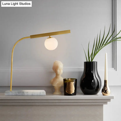 أركاب بريور - مصباح طاولة بسيط 