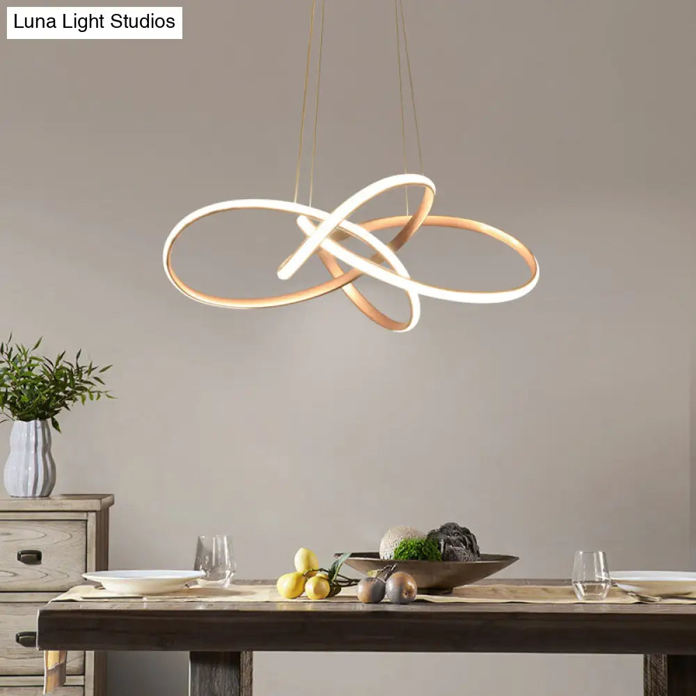 Lámpara de techo LED Art Déco dorada con motivos florales - Elegante lámpara colgante de metal para el comedor