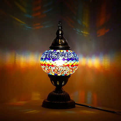 Lámpara de mesa Art Déco tipo torre para dormitorio con vidrieras y luces de colores.