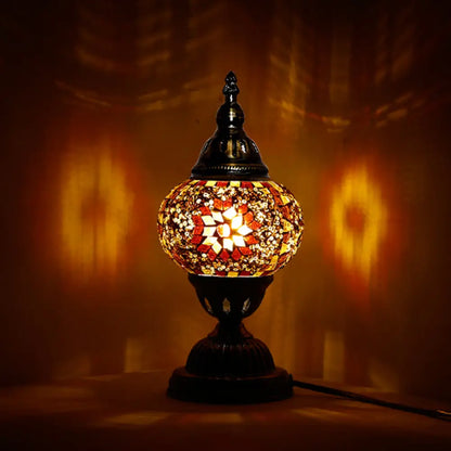 Lámpara de mesa Art Déco tipo torre para dormitorio con vidrieras y luces de colores.