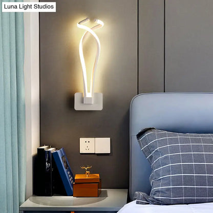 Aplique de pared LED giratorio Art Déco DecorBites™: Edición metálica para iluminación de dormitorio