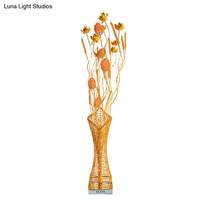 Lámpara de pie LED Art Decor Entwing Branch con base geométrica - Oro/Negro/Rojo