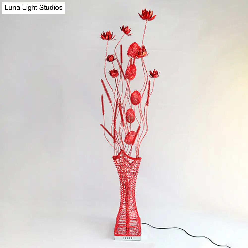 Lámpara de pie LED Art Decor Entwing Branch con base geométrica - Oro/Negro/Rojo