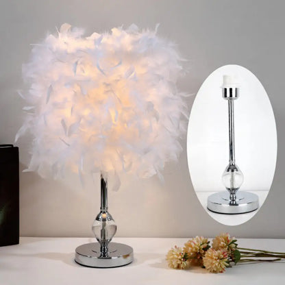 Lámpara de mesa de noche cilíndrica Artistic Feather - Iluminación de mesa de níquel para dormitorio