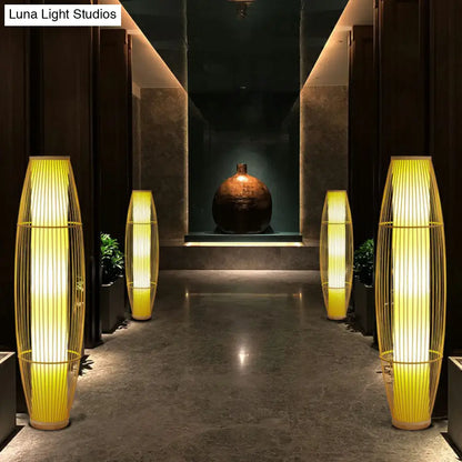 Lámpara de pie Asia Bamboo con 3 cabezales de madera para la sala de estar