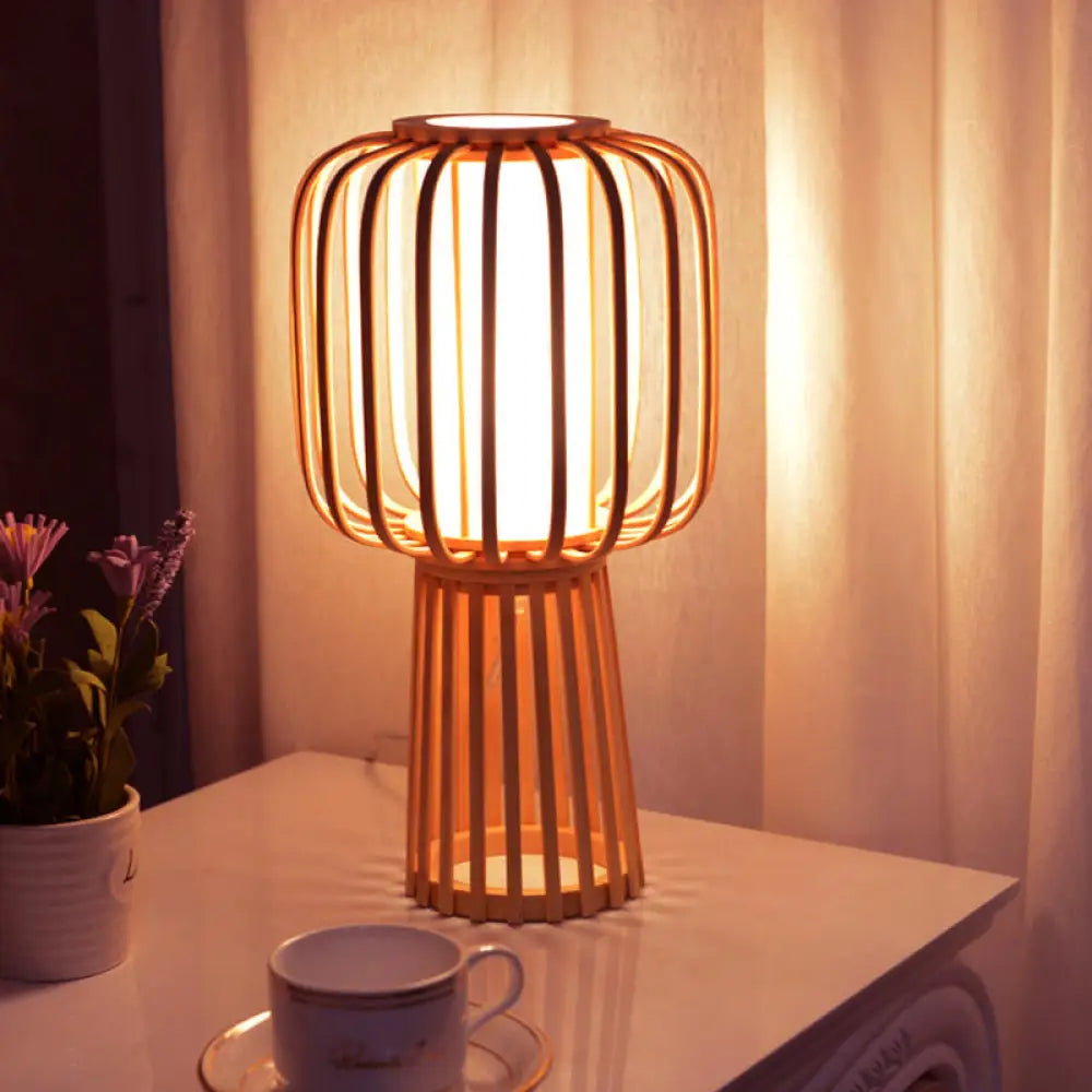 مصباح مكتب خشبي من خشب الخيزران من Asia Drum: مصباح مكتب خشبي مع غطاء داخلي أبيض من ورق البرشمان