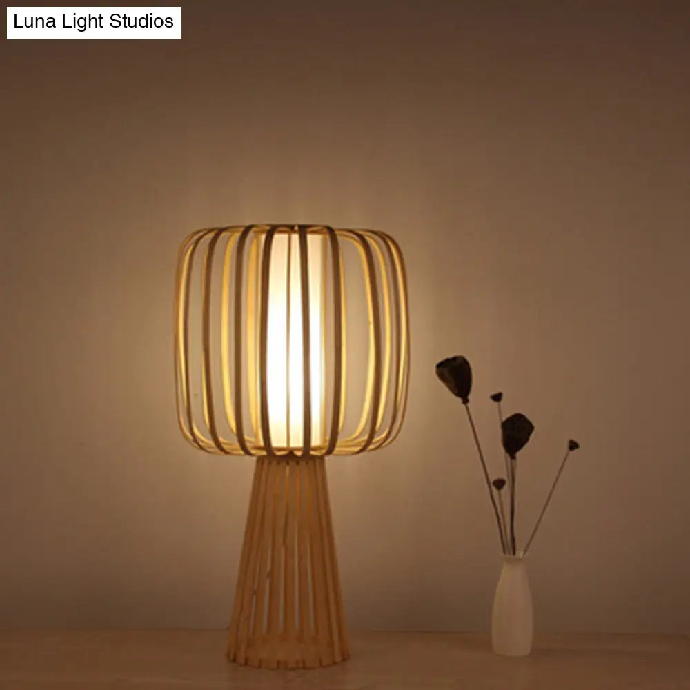 مصباح مكتب خشبي من خشب الخيزران من Asia Drum: مصباح مكتب خشبي مع غطاء داخلي أبيض من ورق البرشمان