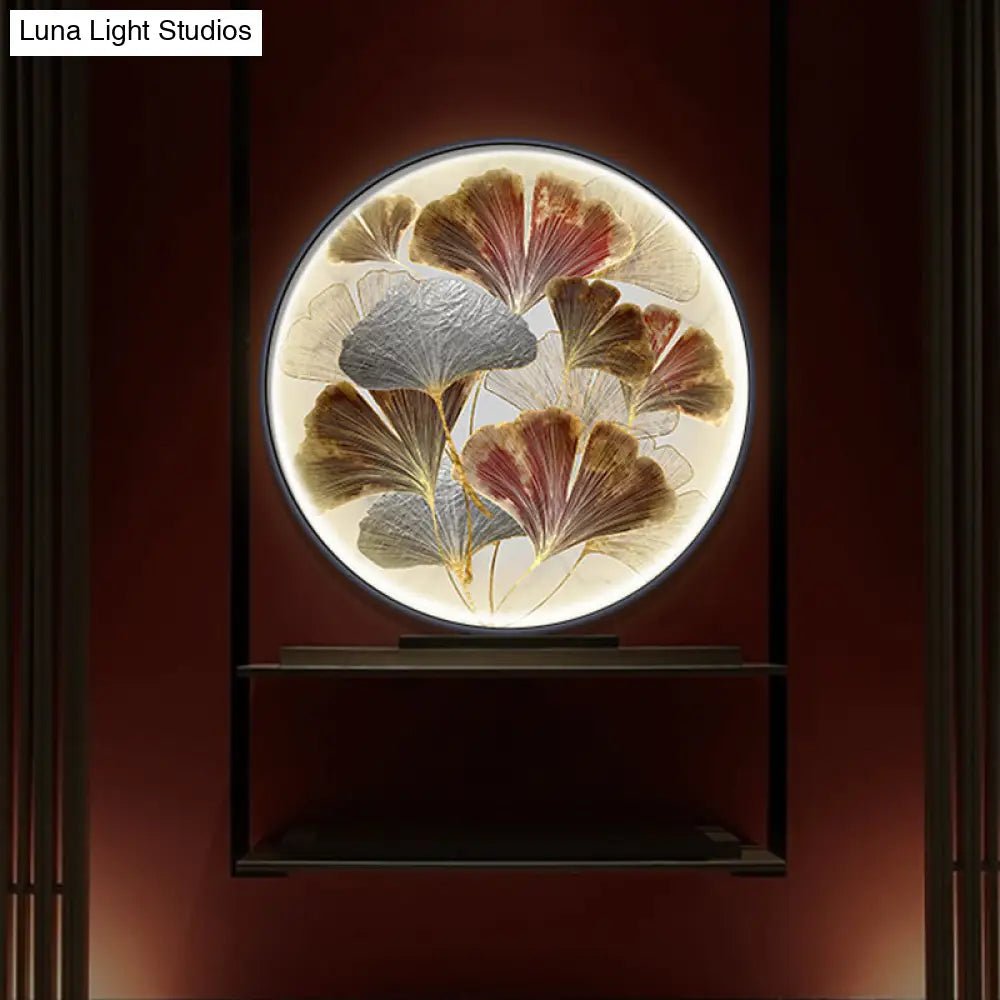 Aplique de pared Asia LED con forma de hoja de ginkgo en dorado con pantalla metálica