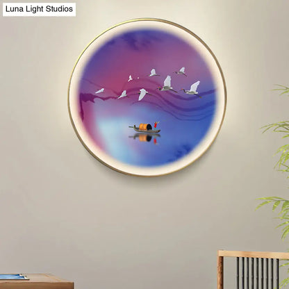 Lámpara de pared metálica LED Asia: Mural circular azul púrpura con elegante diseño de grulla y barco