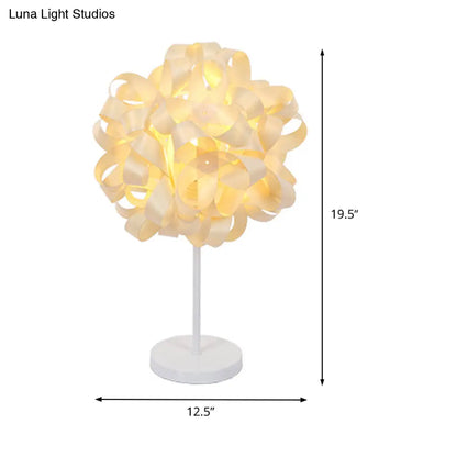 Lámpara de escritorio de mesa asiática color beige con pantalla de madera floral - Tamaño pequeño, iluminación de trabajo