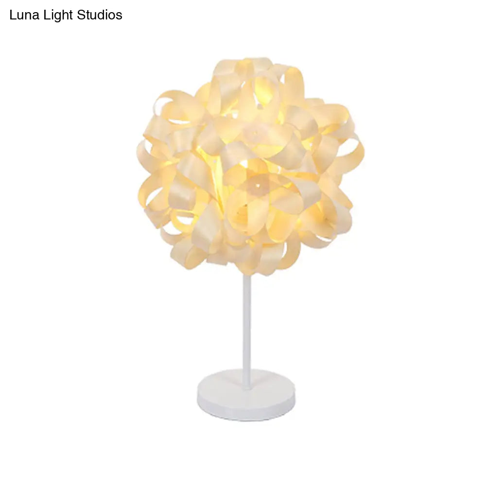 Lámpara de escritorio de mesa asiática color beige con pantalla de madera floral - Tamaño pequeño, iluminación de trabajo