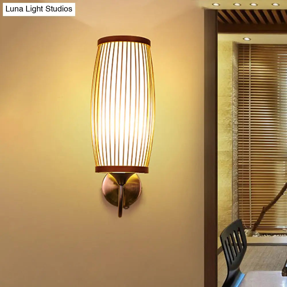 Aplique de pared estilo asiático con forma de barril de bambú y pantalla color pergamino - Un solo cabezal, acabado beige