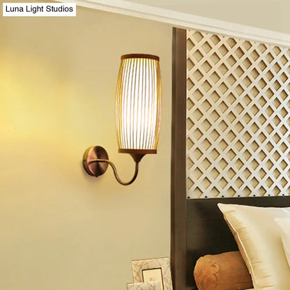 Aplique de pared estilo asiático con forma de barril de bambú y pantalla color pergamino - Un solo cabezal, acabado beige