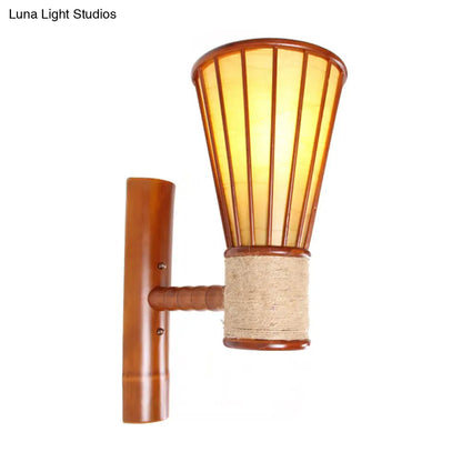 Aplique de pared de bambú de estilo asiático - Aplique de pared con brazo ancho, marrón rojizo, un solo cabezal - Perfecto para dormitorios