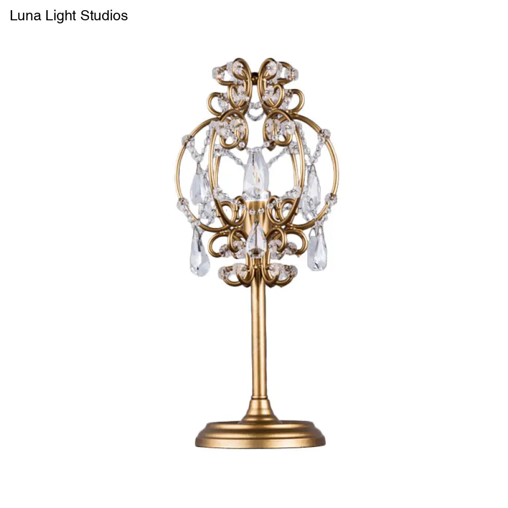 Askella - Lámpara de mesa tipo farol de estilo retro, de metal, con 1 luz, en blanco/dorado con gotas de cristal transparente.