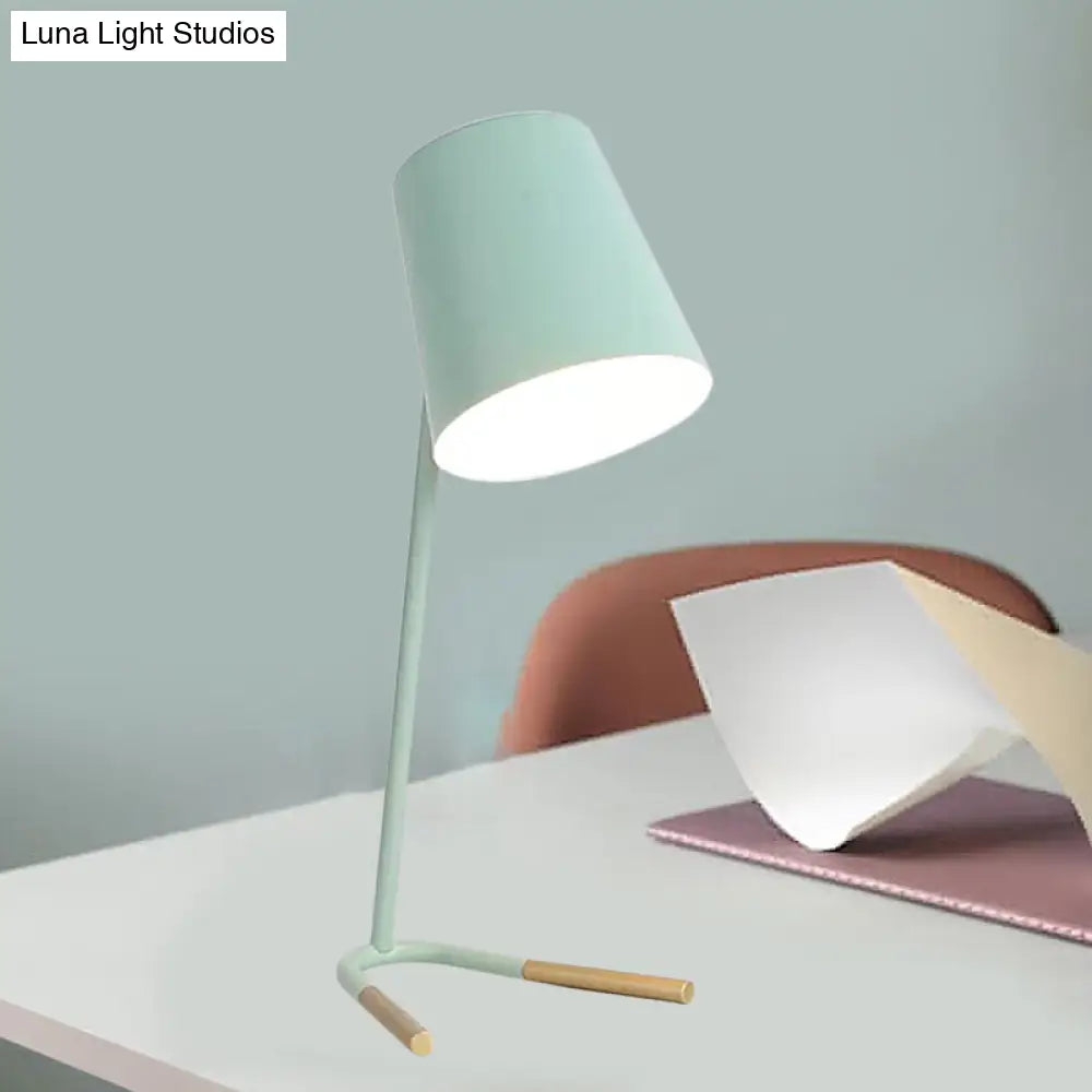 Athena - Lámpara de mesa de noche cónica rosa/verde, estilo macaron, con un cabezal, diseño giratorio y base de horquilla.