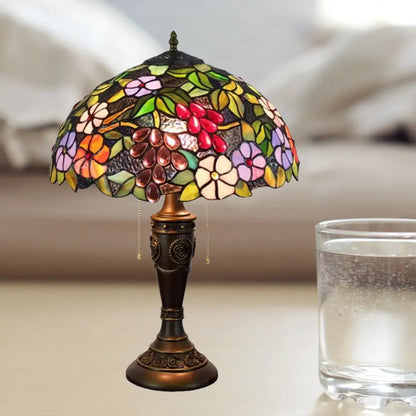 Aubrey - Lámpara de mesa Tiffany de dos cabezales con cadena y diseño de uvas. Lámpara de noche Tiffany de cristal marrón/blanco-marrón.
