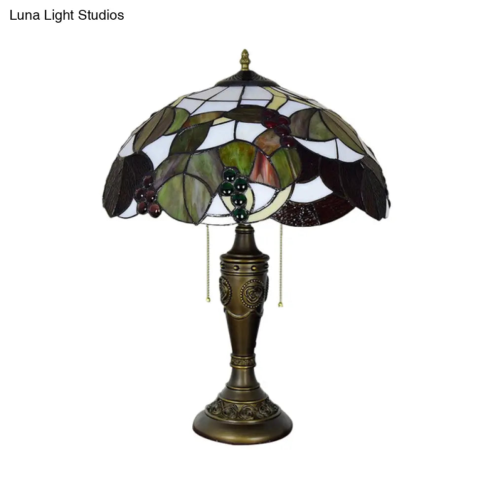 Aubrey - Lámpara de mesa Tiffany de dos cabezales con cadena y diseño de uvas. Lámpara de noche Tiffany de cristal marrón/blanco-marrón.
