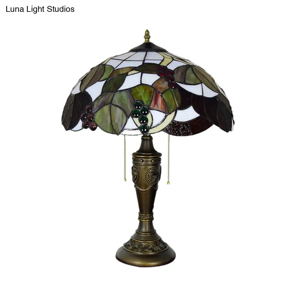 Aubrey - Lámpara de mesa Tiffany de dos cabezales con cadena y diseño de uvas. Lámpara de noche Tiffany de cristal marrón/blanco-marrón.