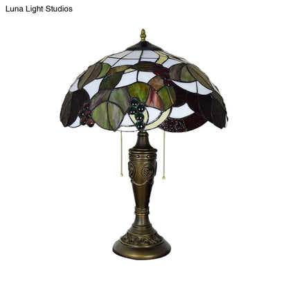 Aubrey - Lámpara de mesa Tiffany de dos cabezales con cadena y diseño de uvas. Lámpara de noche Tiffany de cristal marrón/blanco-marrón.