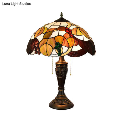 Aubrey - Lámpara de mesa Tiffany de dos cabezales con cadena y diseño de uvas. Lámpara de noche Tiffany de cristal marrón/blanco-marrón.