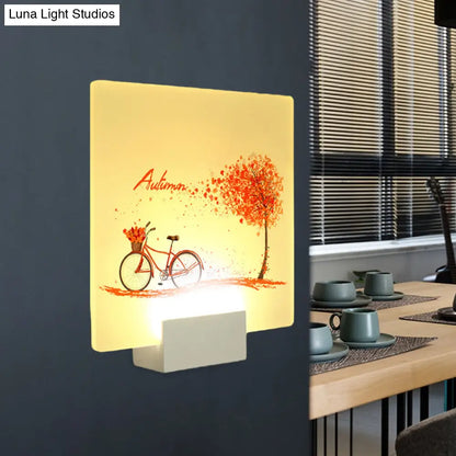 Lámpara de pared LED acrílica con diseño de árbol otoñal y bicicleta – Inspirada en el diseño chino, diseño cuadrado
